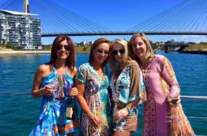harbourside-cruises-friends-on-front-deck